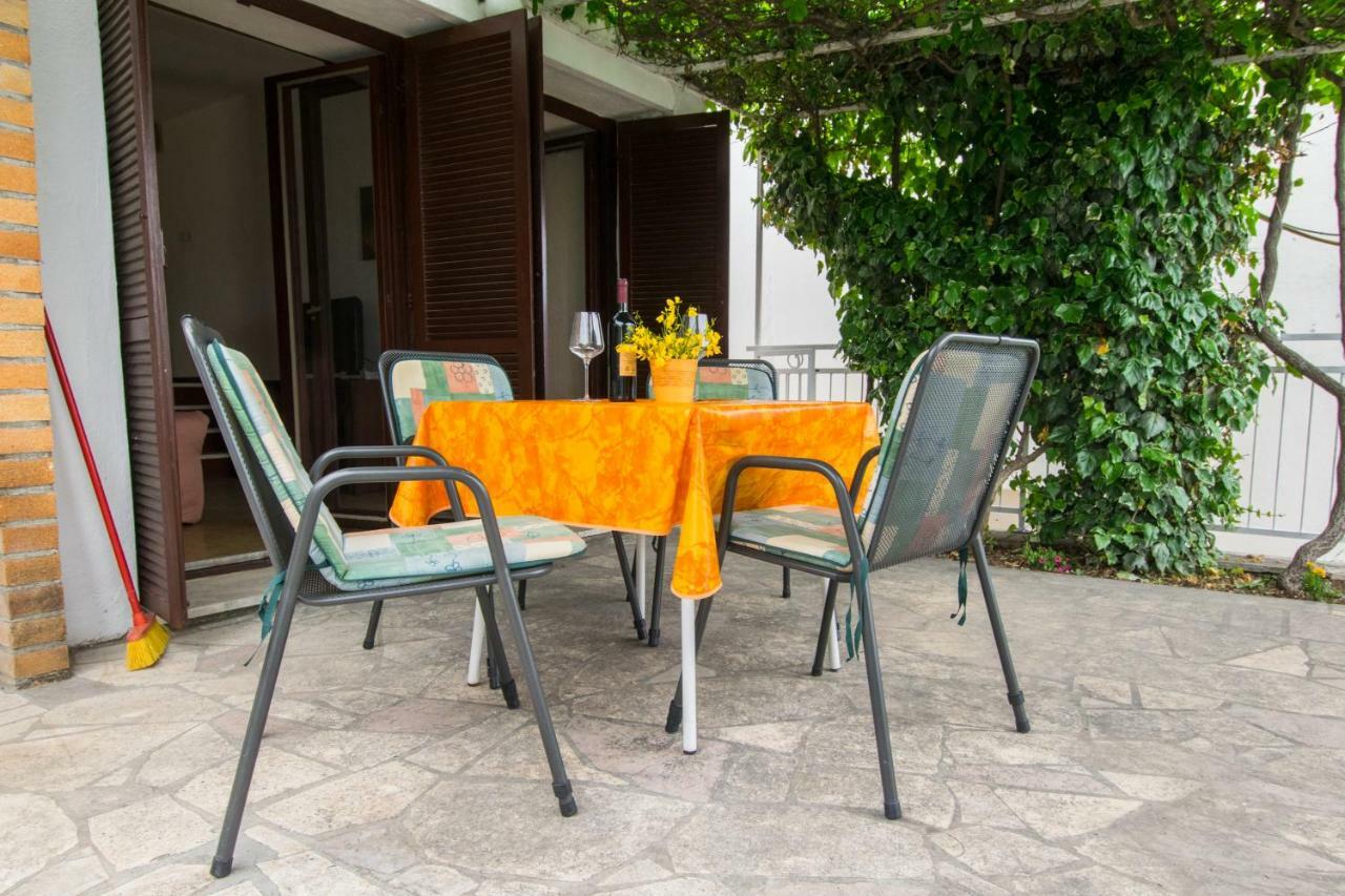 Vacation Home Mirjana Seget Vranjica Exterior photo